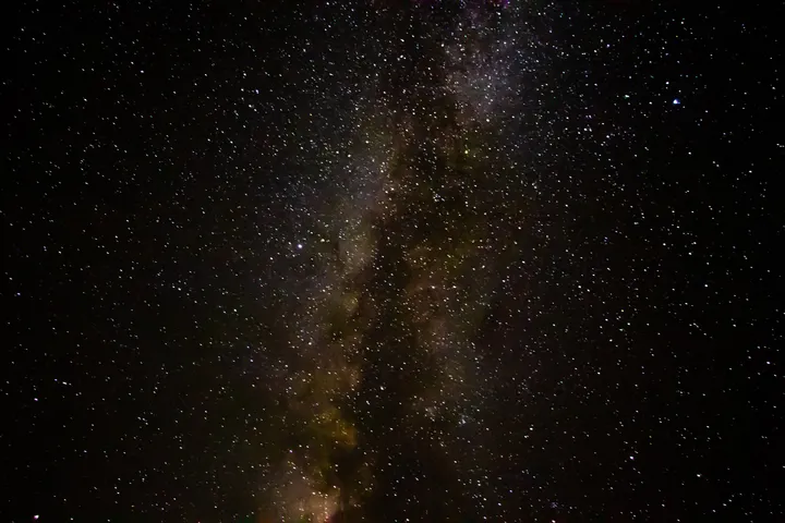 Poussière d'étoiles, Voie lactée dense dans un ciel noir, sans paysage