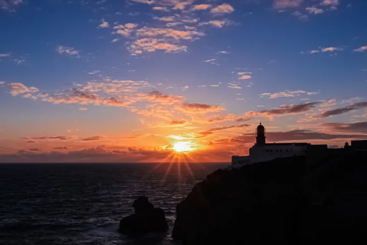Le phare du bout du monde, Coucher de soleil derrière le phare du cap Saint-Vincent